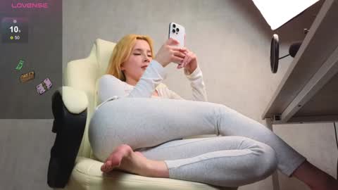 Snapshot of marietta__castro chatting on December 10, 2:06 pm Marietta online show from December 10, 2:06 pm