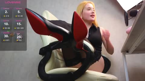 Snapshot of marietta__castro chatting on December 13, 6:27 pm Marietta online show from December 13, 6:27 pm