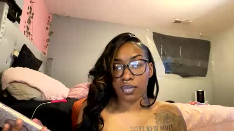 eMariexxx online show from February 16, 7:04 am