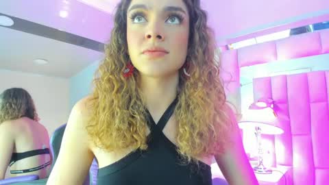 mariiahneedles online show from April 30, 9:52 pm