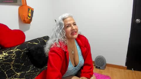 Snapshot of marilyn70 chatting on October 13, 10:32 pm marilyn70 online show from October 13, 10:32 pm