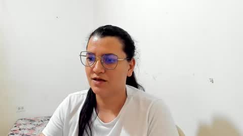 Snapshot of marilyn_garcia chatting on June 24, 10:20 pm MARILYN SEXY online show from June 24, 10:20 pm