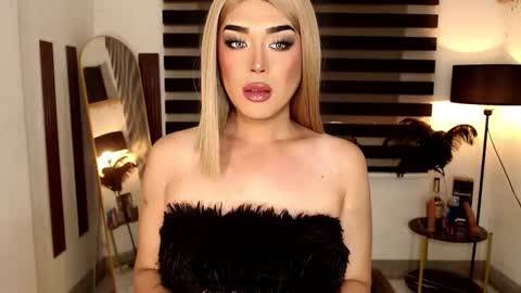 Snapshot of marinamorets chatting on February 9, 2:38 am marina online show from February 9, 2:38 am