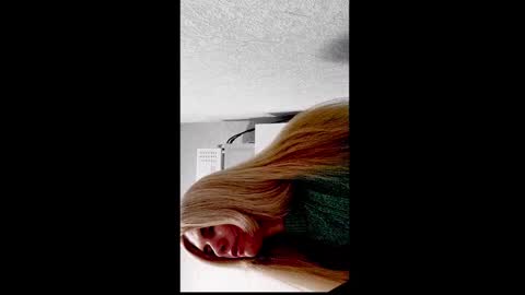 Snapshot of marinaobscura chatting on October 2, 9:05 am Emma online show from October 2, 9:05 am