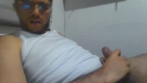 Snapshot of mario98e chatting on December 18, 3:34 am mario98e online show from December 18, 3:34 am