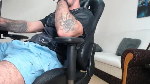 Snapshot of marioslim chatting on October 8, 3:42 pm marioslim online show from October 8, 3:42 pm