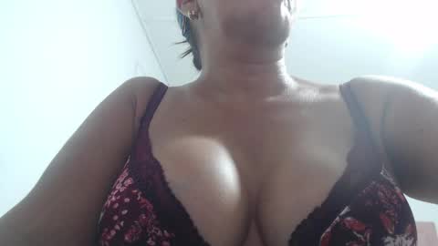 Snapshot of mariska_69 chatting on May 25, 6:52 am mariska_69 online show from May 25, 6:52 am