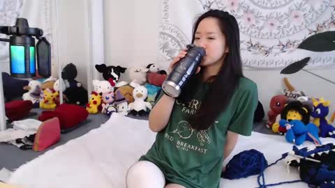 Snapshot of marissapeach chatting on November 9, 1:31 pm MarissaPeach online show from November 9, 1:31 pm