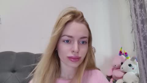 mariwell online show from May 17, 2:42 am