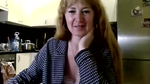 mariza_love359092 online show from April 29, 10:49 pm