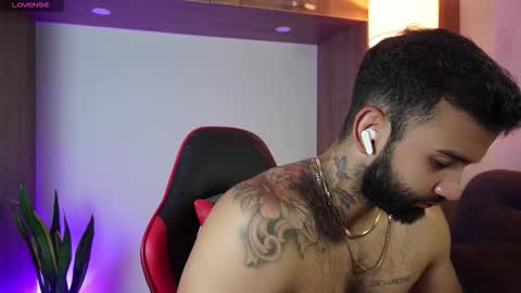 Mark online show from November 21, 11:14 pm