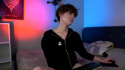 mark_ian_ online show from April 30, 8:57 pm