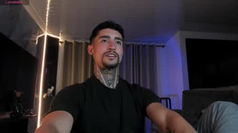 Snapshot of mark_kamper chatting on October 31, 12:33 am mark kamper online show from October 31, 12:33 am