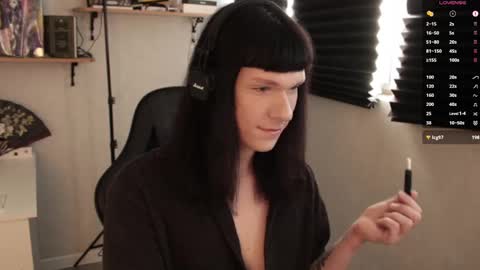 Mark online show from March 1, 1:07 pm