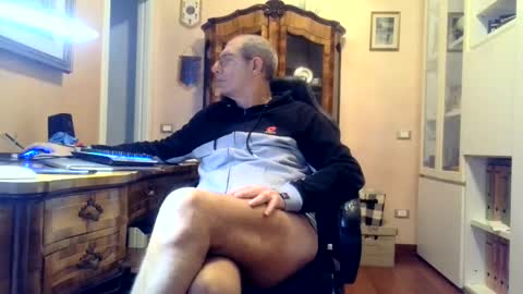 markmarkmark00 online show from December 19, 8:23 am