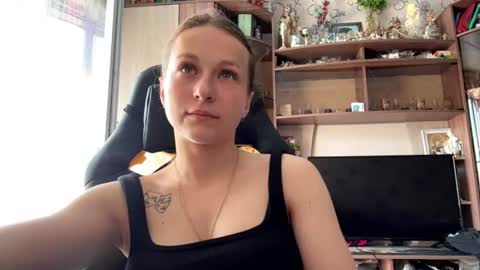 Snapshot of marlenahuit chatting on July 22, 5:43 am Lena online show from July 22, 5:43 am