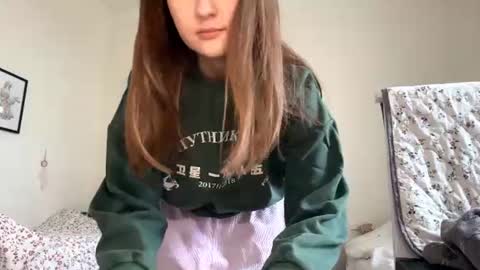 Mia online show from June 28, 9:48 am