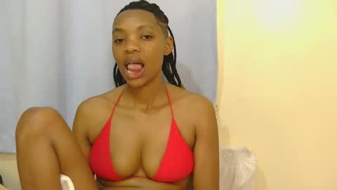 Snapshot of marly_babe chatting on June 6, 9:25 am Marly online show from June 6, 9:25 am