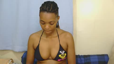Snapshot of marly_babe chatting on June 8, 1:28 am Marly online show from June 8, 1:28 am