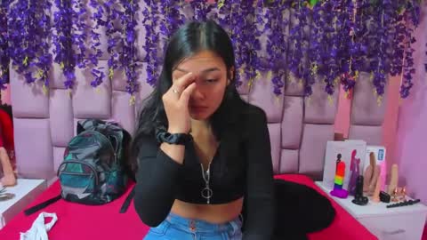 Snapshot of marlyanal chatting on December 23, 1:45 pm Marly Anal online show from December 23, 1:45 pm