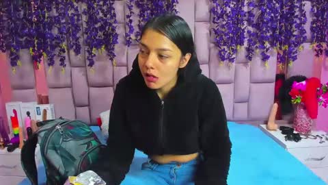 Snapshot of marlyanal chatting on January 4, 12:59 pm Marly Anal online show from January 4, 12:59 pm