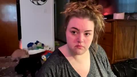 Snapshot of maroon_moon chatting on February 16, 7:49 pm maroon_moon online show from February 16, 7:49 pm