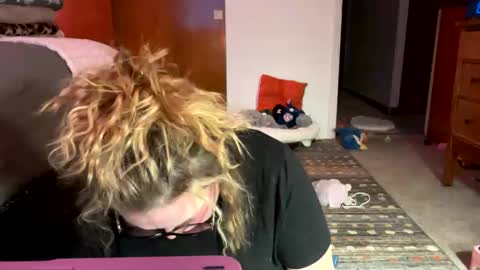 Snapshot of maroon_moon chatting on February 16, 10:54 pm maroon_moon online show from February 16, 10:54 pm