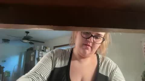 Snapshot of maroon_moon chatting on November 16, 10:04 pm maroon_moon online show from November 16, 10:04 pm