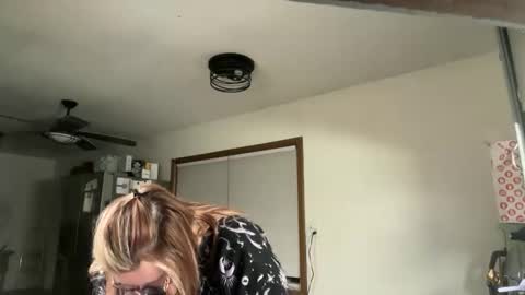 Snapshot of maroon_moon chatting on November 17, 11:54 pm maroon_moon online show from November 17, 11:54 pm