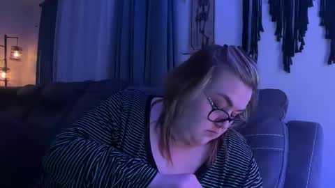 Snapshot of maroon_moon chatting on November 20, 1:06 am maroon_moon online show from November 20, 1:06 am