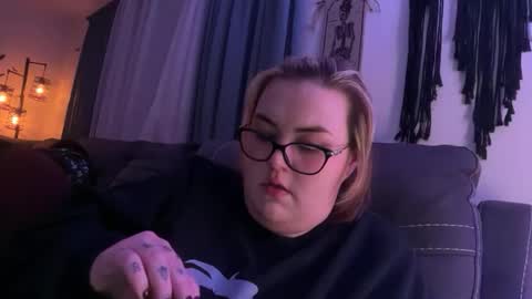 Snapshot of maroon_moon chatting on November 27, 1:07 am maroon_moon online show from November 27, 1:07 am