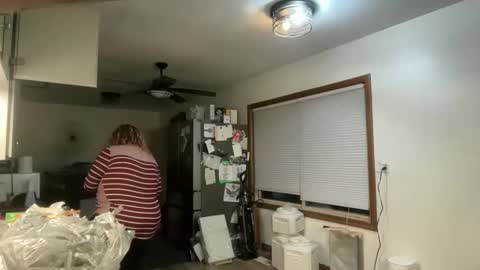 Snapshot of maroon_moon chatting on November 30, 10:25 pm maroon_moon online show from November 30, 10:25 pm