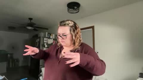 Snapshot of maroon_moon chatting on December 1, 11:32 pm maroon_moon online show from December 1, 11:32 pm