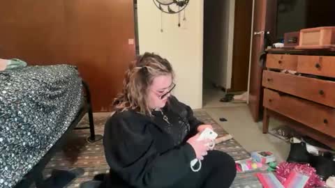 Snapshot of maroon_moon chatting on December 21, 1:57 am maroon_moon online show from December 21, 1:57 am