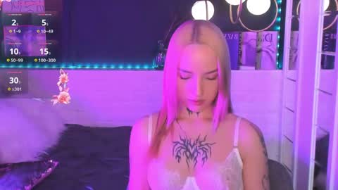 marquise_villaret online show from March 6, 6:21 am