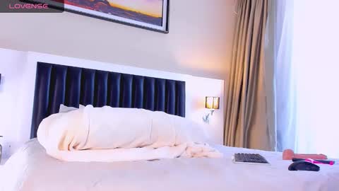 Snapshot of marrenar chatting on November 23, 7:08 am Mari online show from November 23, 7:08 am