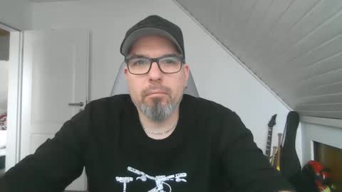 Snapshot of marriedcock1980 chatting on January 12, 12:12 pm marriedcock1980 online show from January 12, 12:12 pm