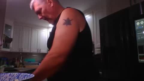 marriedguyold online show from April 22, 3:13 pm