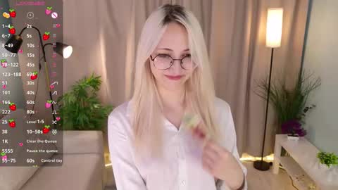 marry_sharppp online show from December 3, 9:35 pm