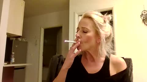 Snapshot of marrygorund chatting on November 2, 4:42 pm MaryGoRound online show from November 2, 4:42 pm