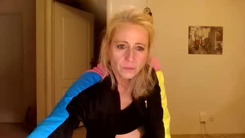 MaryGoRound online show from November 17, 1:55 am