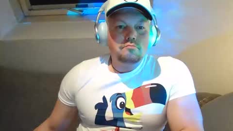 Snapshot of mars0481 chatting on December 5, 1:42 pm mars0481 online show from December 5, 1:42 pm