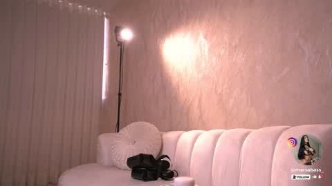 Snapshot of marsabass chatting on January 14, 10:23 pm online show from January 14, 10:23 pm