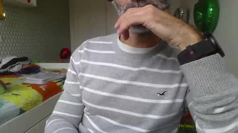 Snapshot of marsupilami_82_ chatting on December 3, 3:44 pm marsupilami_82_ online show from December 3, 3:44 pm