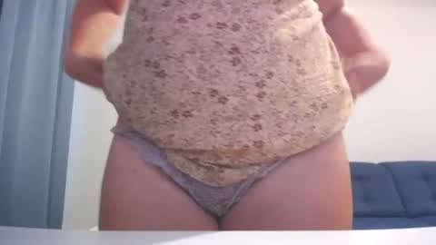 Snapshot of marthanollan chatting on June 22, 3:31 pm Martha online show from June 22, 3:31 pm