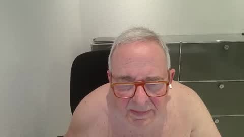 Snapshot of martin_1947 chatting on November 23, 9:25 pm martin_1947 online show from November 23, 9:25 pm