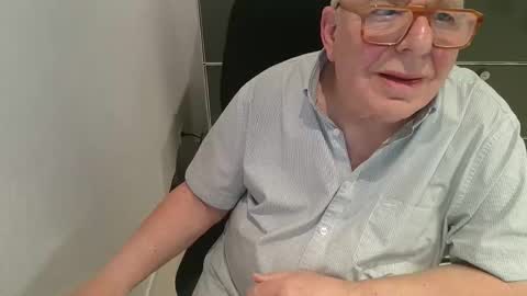 Snapshot of martin_1947 chatting on December 20, 7:54 pm martin_1947 online show from December 20, 7:54 pm