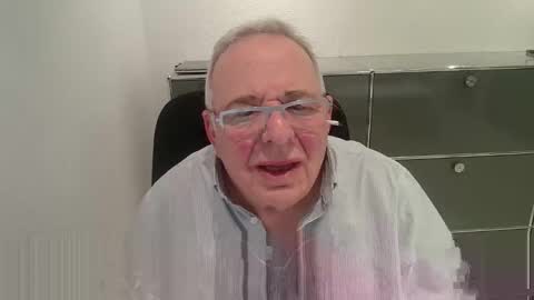 Snapshot of martin_1947 chatting on February 3, 9:42 pm martin_1947 online show from February 3, 9:42 pm