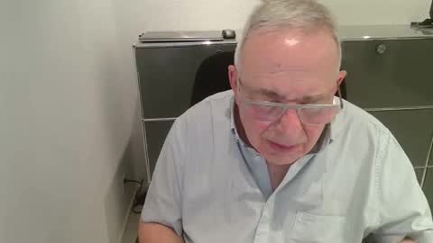 Snapshot of martin_1947 chatting on February 23, 10:07 pm martin_1947 online show from February 23, 10:07 pm