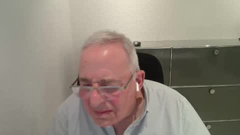 Snapshot of martin_1947 chatting on March 6, 10:50 pm martin_1947 online show from March 6, 10:50 pm